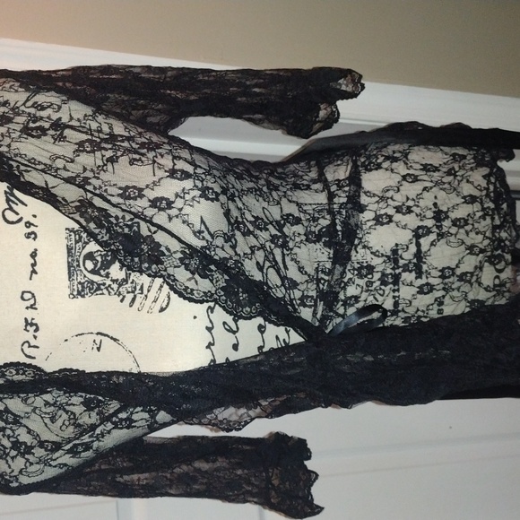 Lace Robe - Picture 4 of 6